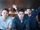 _ 17.06.2013 | Vidéo du live chat des Jonas Brothers en direct de Los Angeles : 
