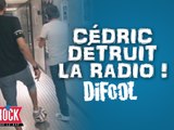 Cédric détruit la radio pendant une partie de Foot ! 