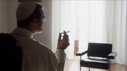 Découvrez les images de la série évènement de Canal Plus "Jeune Pape" avec un Jude Law fascinant !