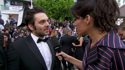Pio Marmaï d'excellente humeur sur le tapis de "Solo: A Star Wars Story"- Cannes 2018