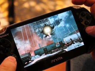 PS Vita Tour de Resistance : Burning Skies